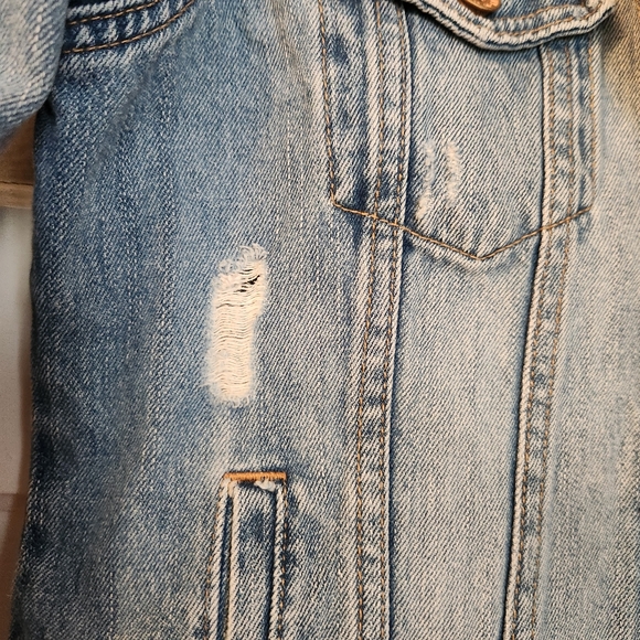 Old Navy Women’s Jean Jacket, Distressed Classic Denim, 100% Cotton EUC Sz Med - Picture 3 of 14